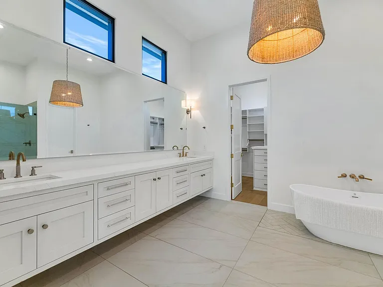 4147 E Clarendon Ave — Photo 16