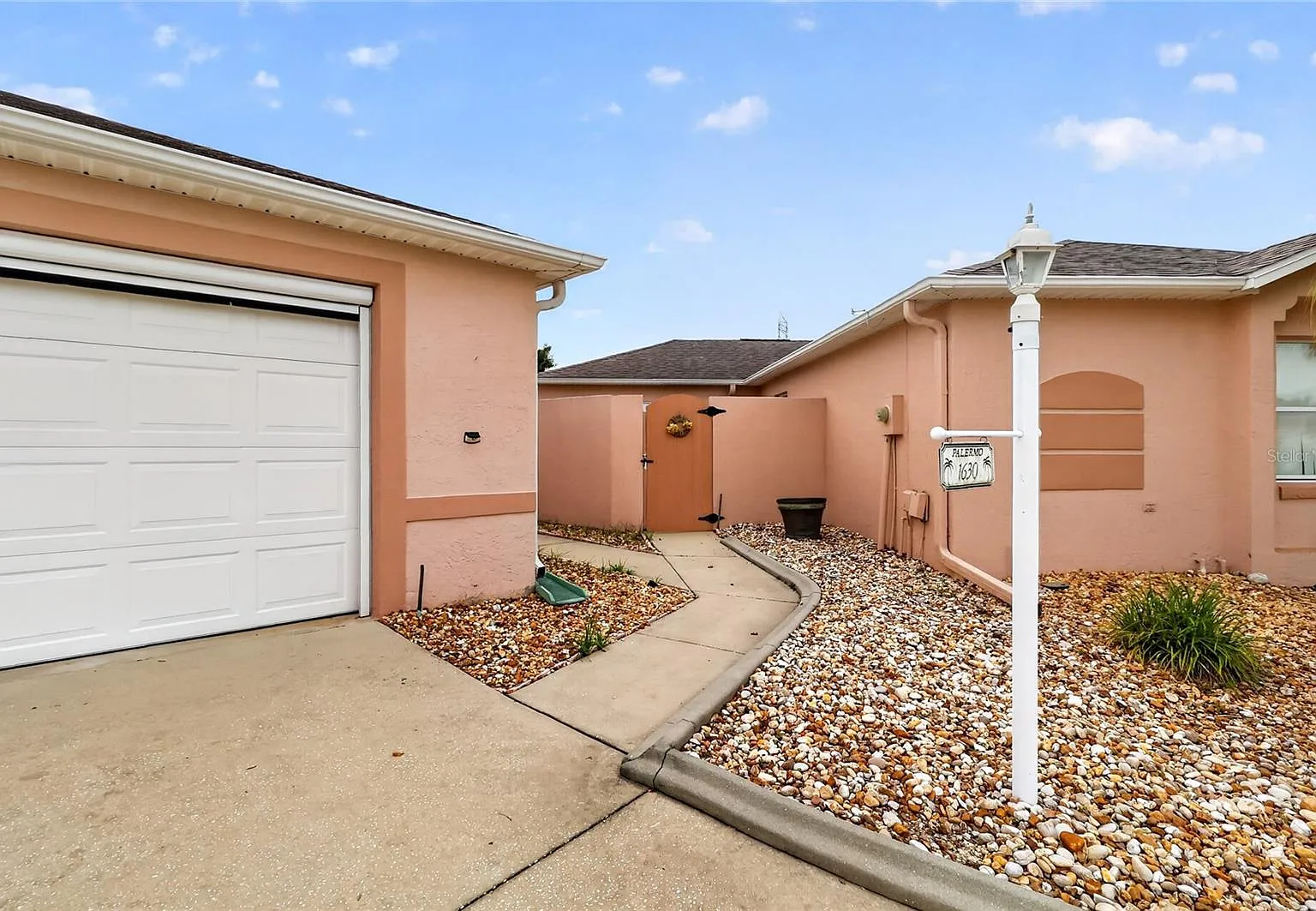 2 bed, 2.0 bath, 1098 sqft, $1,600 — Photo 4
