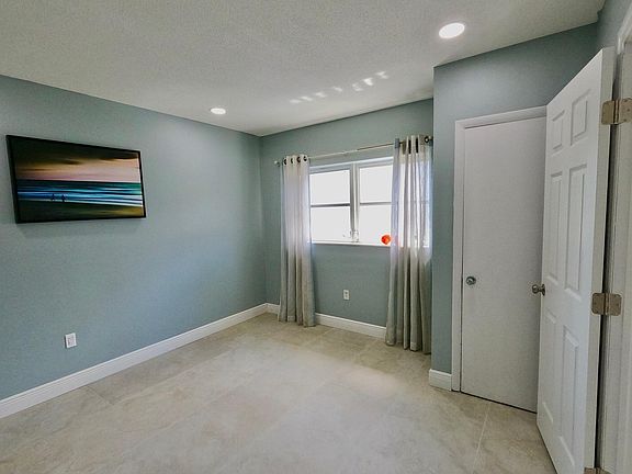 5th image of 382 E Royal Palm Rd #80