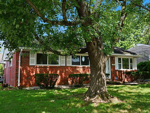 3rd image of 245 Vanderbilt Dr