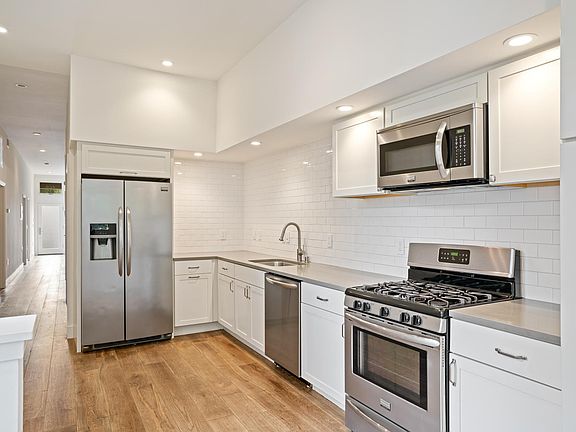 2nd image of 468 Waller St