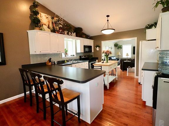 AAA7BF26-6E6E-4B9E-BE48-51A13E4F07B7