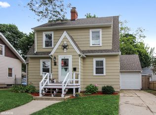 8 S Worth Ave, Elgin, IL 60123