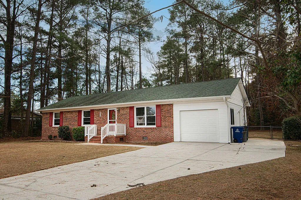 Building Photo - 203 Pineview Rd