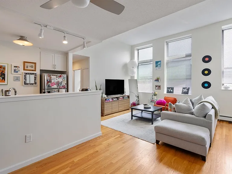 80 Beaumont St #204 — Photo 1