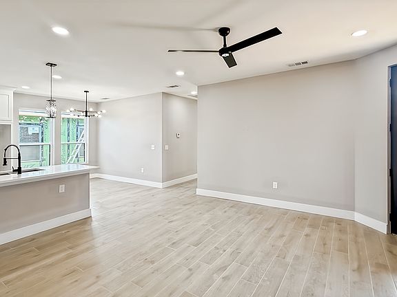 3rd image of 2823 N Maravillosa Dr