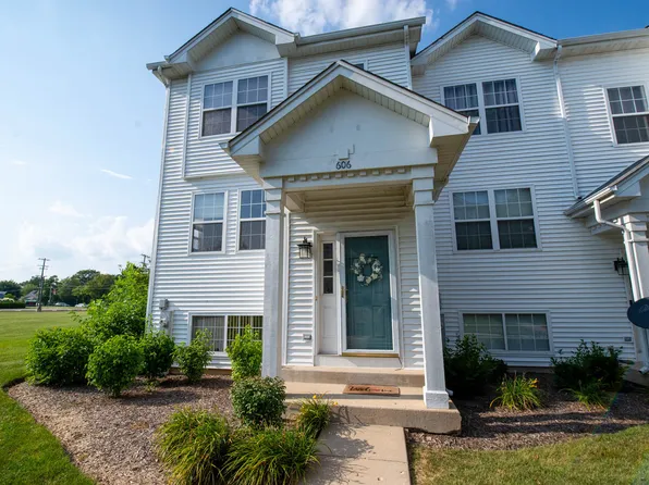 606 N Triumph Ct, Hainesville, IL 60073