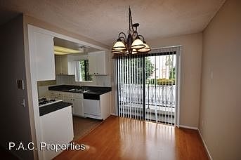 3rd image of 12338 Oxnard St APT 107