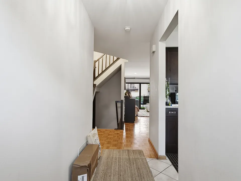 272 Hudson Ct