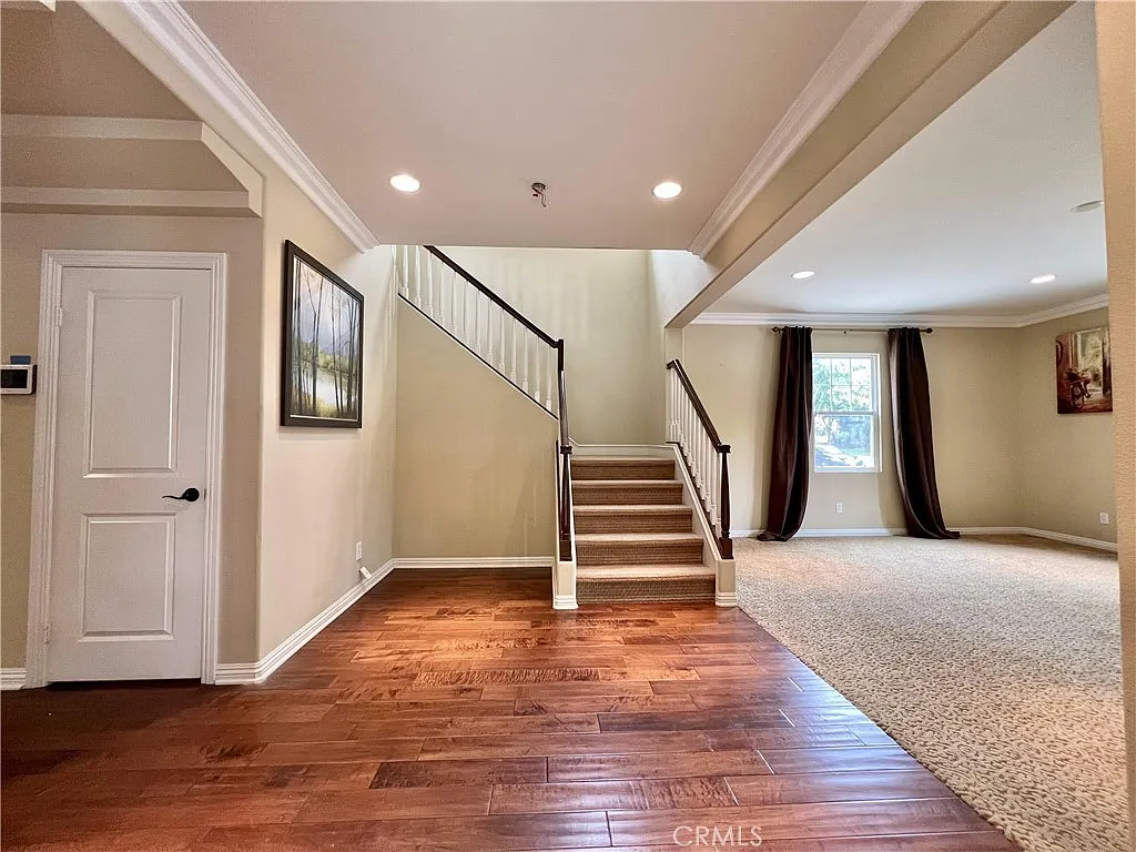 6 bed, 4.5 bath, 3676 sqft, $4,000 — Photo 2