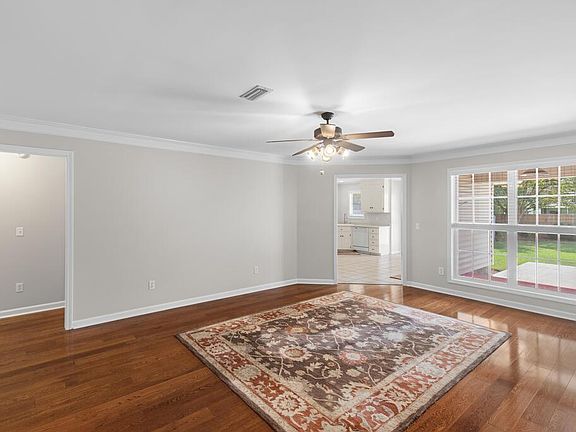 3rd image of 119 Sundance Ln