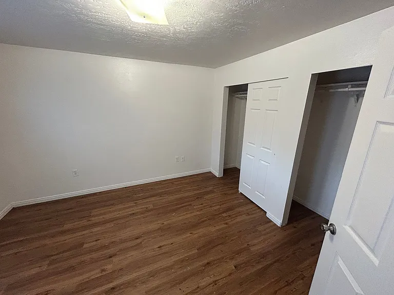 Riverton Apartments — Photo 14