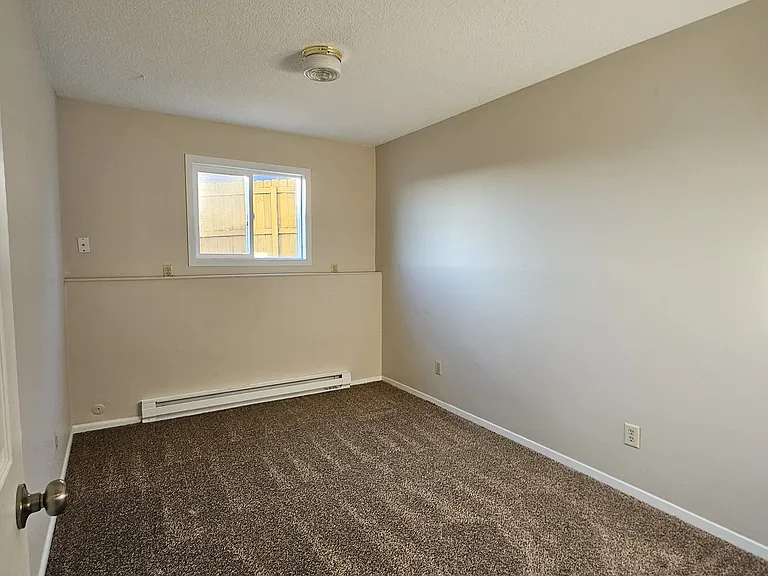 3233 Johnston Ln — Photo 9