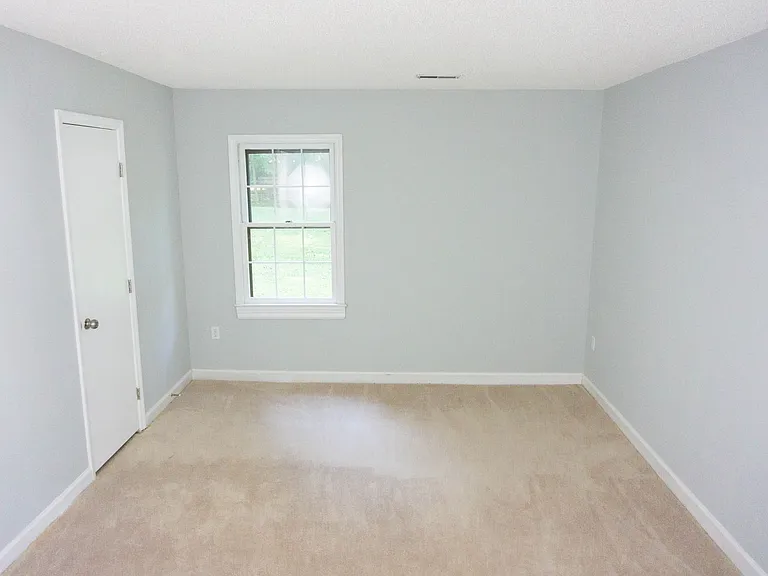 512 Riverwood Rd — Photo 6