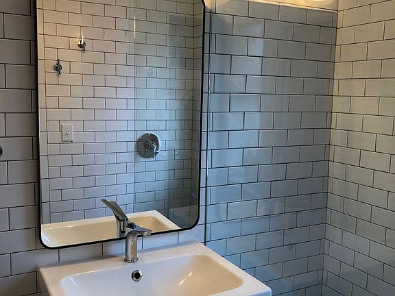 5th image of 1224 Elmwood Ave APT 2E