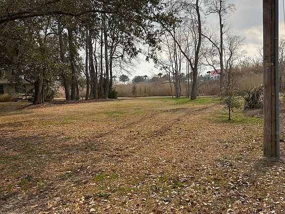 3rd image of 325 Kauffman St.