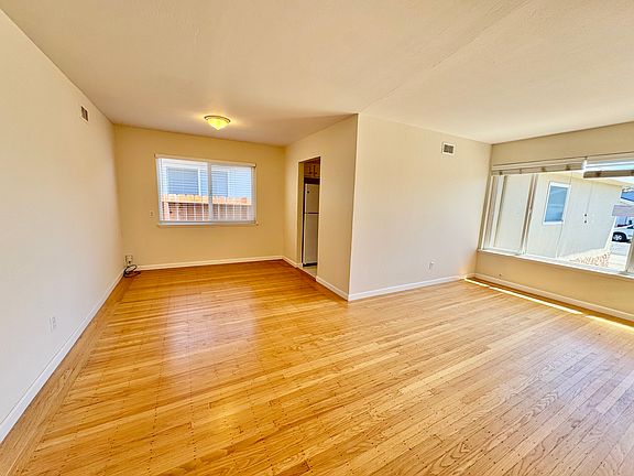3rd image of 220 Lomita Ave #220