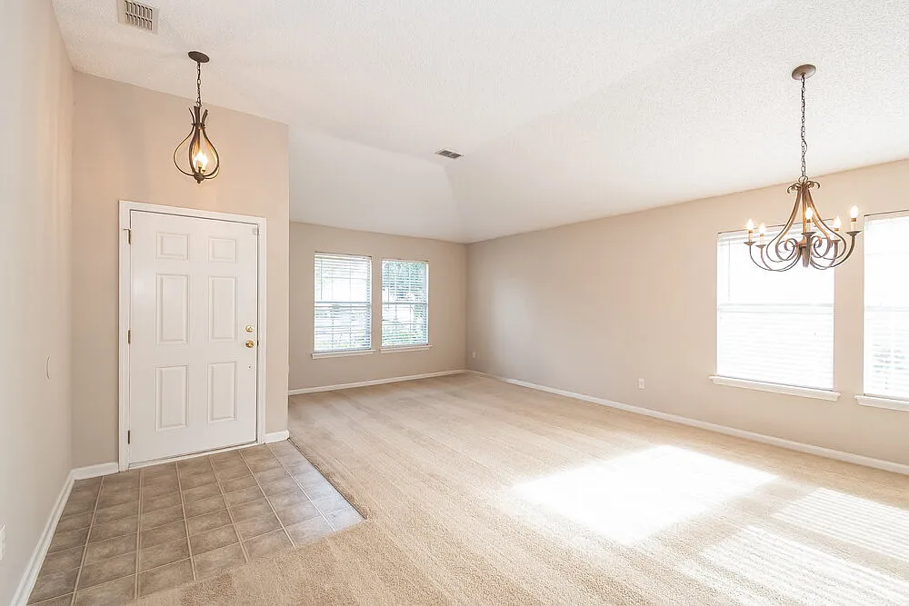 4 bed, 2.0 bath, 2011 sqft, $3,090 — Photo 3