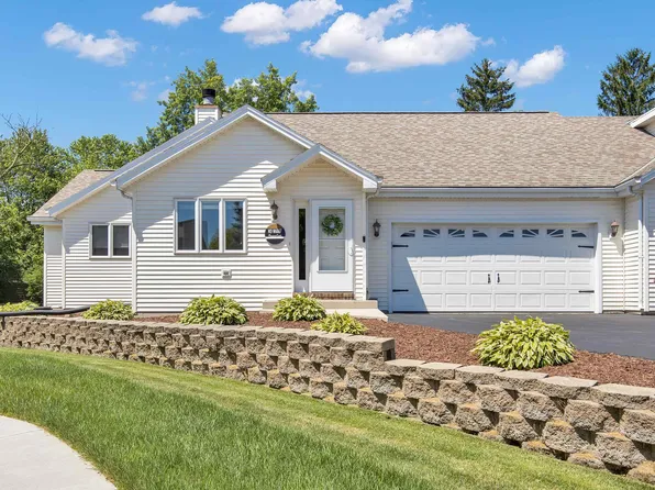 N13W6867 Pheasant Ct, Cedarburg, WI 53012