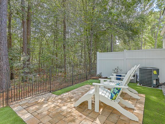 2nd image of 305 Grand Palm Ln