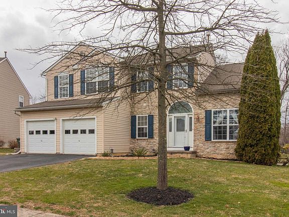 2nd image of 42 N Danbury Cir