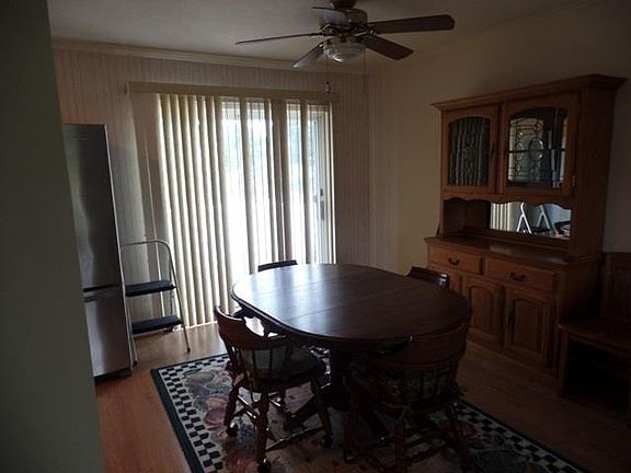 3rd image of 11010 Oakwood Dr