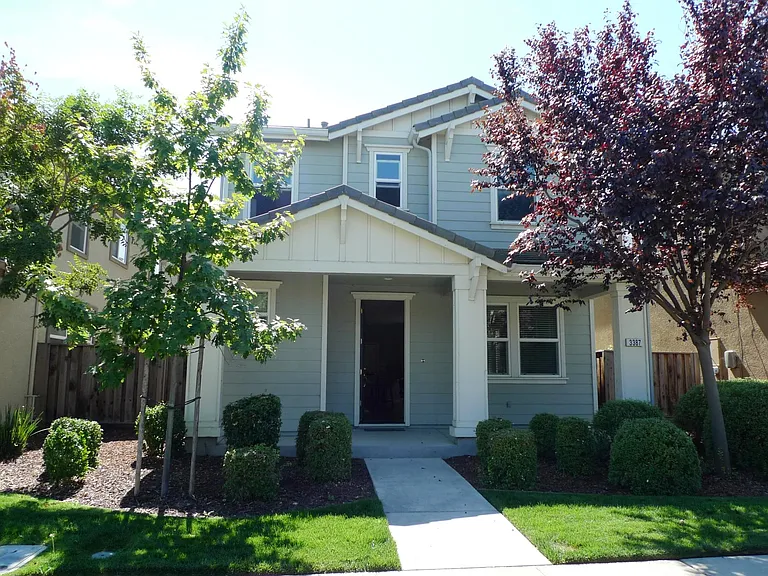 3387 Paumanok Way — Photo 1