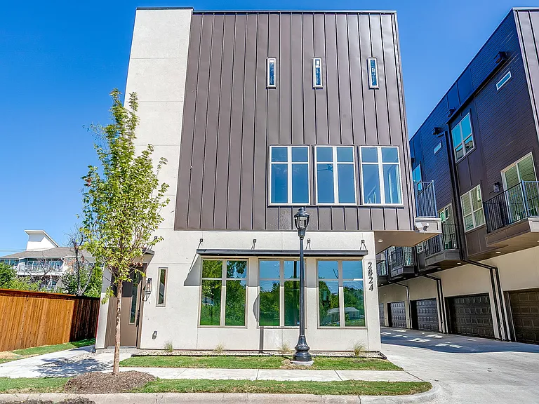 2820 Weisenberger St #110 — Photo 33
