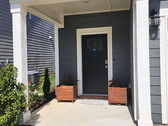 2nd image of 216 Chelsea Park Rd