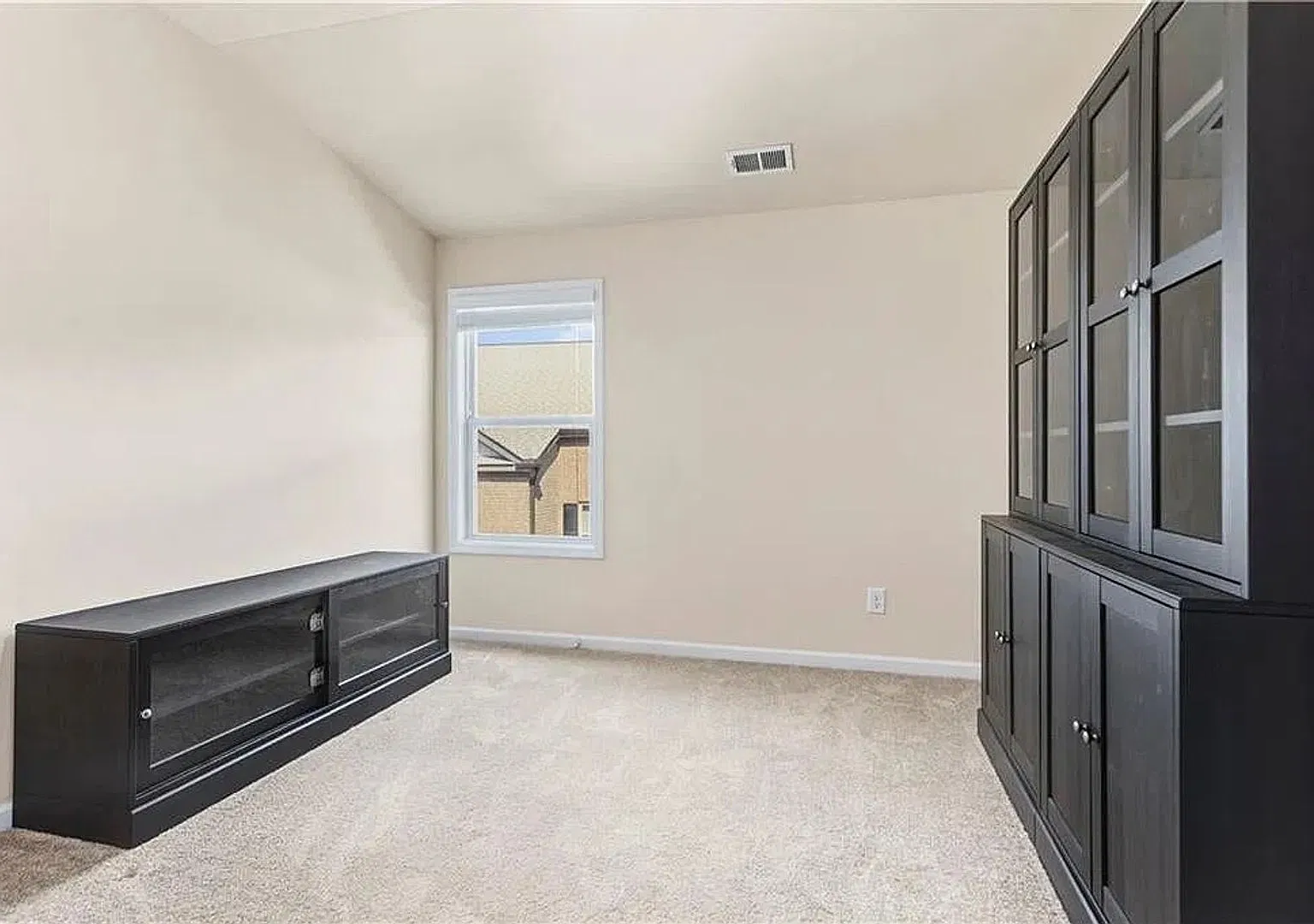 Room in 4 Bedroom Home in Norcross — Photo 3