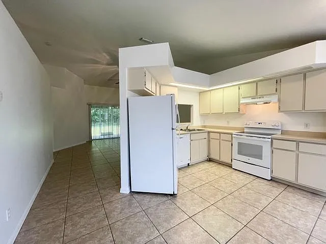 906 Cape Coral Pkwy W — Photo 26