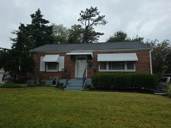 3443 Ashby Rd, Saint Ann, MO 63074