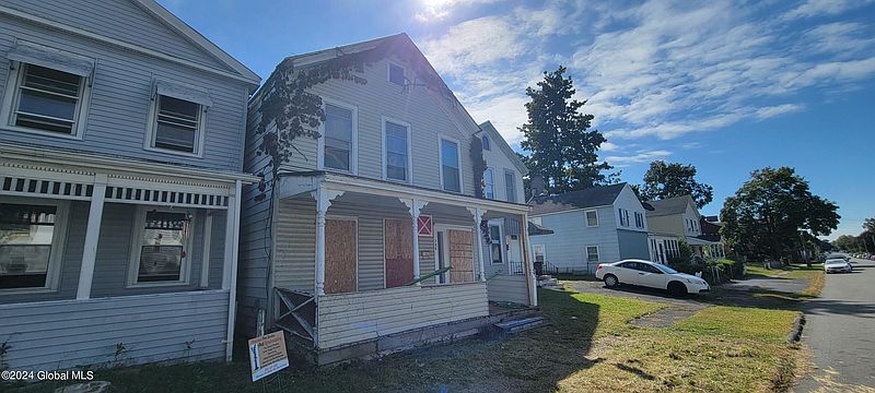2nd image of 786 4th Avenue