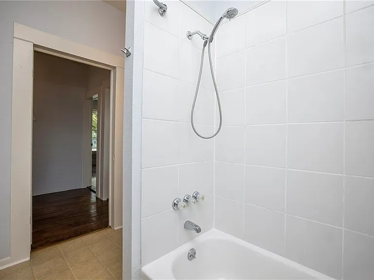 271 S Willow Ave — Photo 9