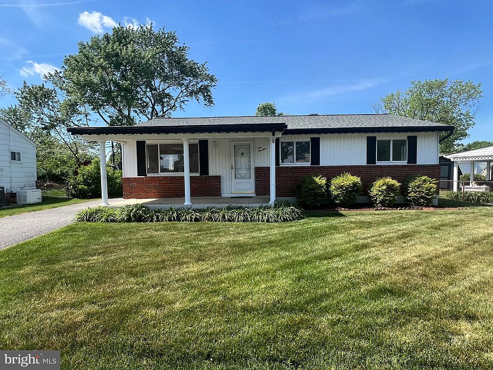 1st image of 114 Oak Spring Dr