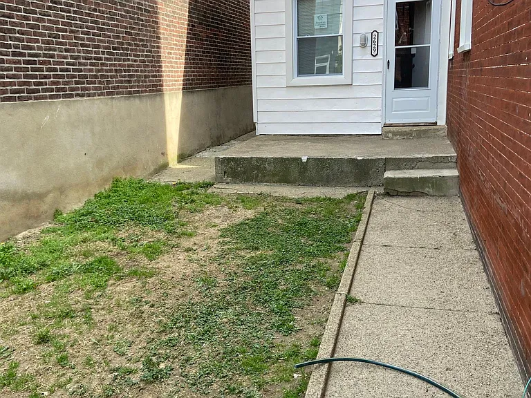 2629 Emerald St — Photo 3