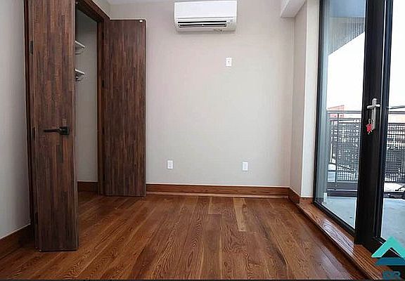 3rd image of 855 Willoughby Ave #4EE