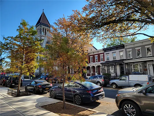 Rented by 18 REALTY | media 16