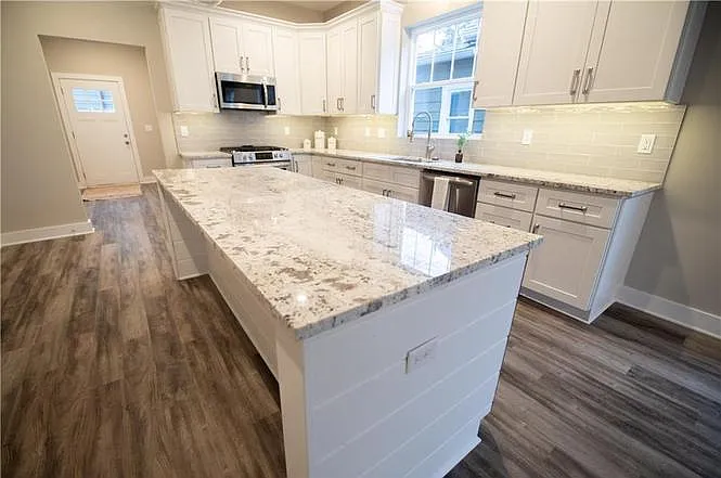 1709 Woodlawn Ave — Photo 11