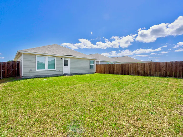 320 Dewberry St — Photo 26