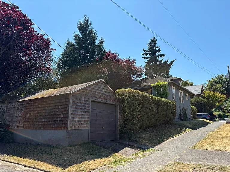 432 Dewey Pl E — Photo 5
