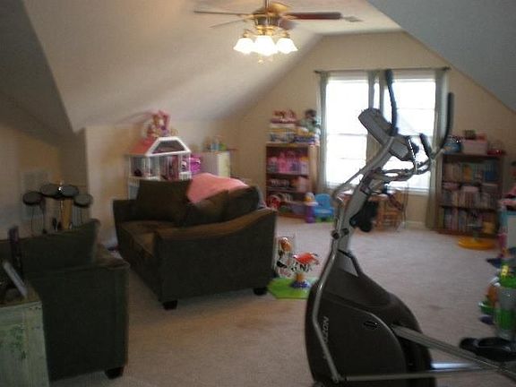 3rd image of 3924 Gaine Dr