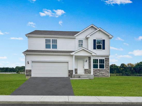 610 N Sycamore St, Hinckley, IL 60520