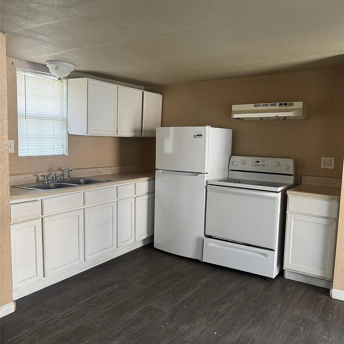 2 bed, 1.0 bath, 650 sqft, $900 — Photo 3