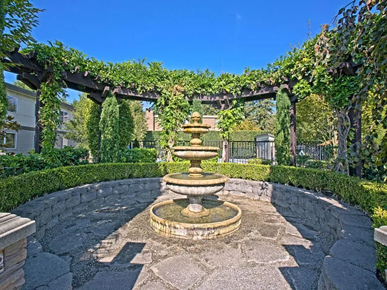 Monterey At Lake View Drive — Photo 17
