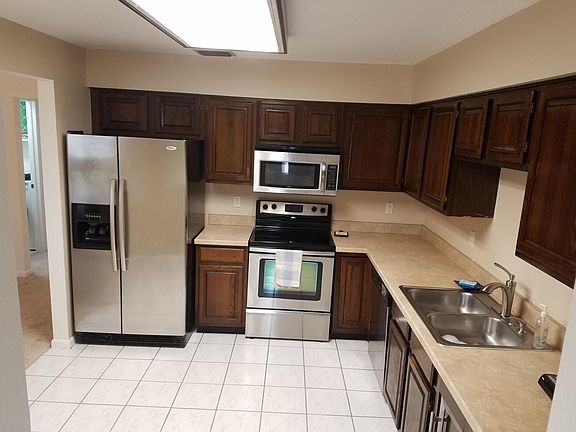 4th image of 1302 Sandtrap Dr