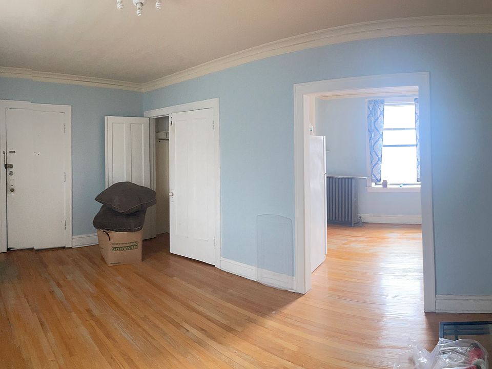 1st image of 3125 N Hamlin Ave APT 3B