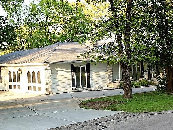 3rd image of 25 Northwoods Dr
