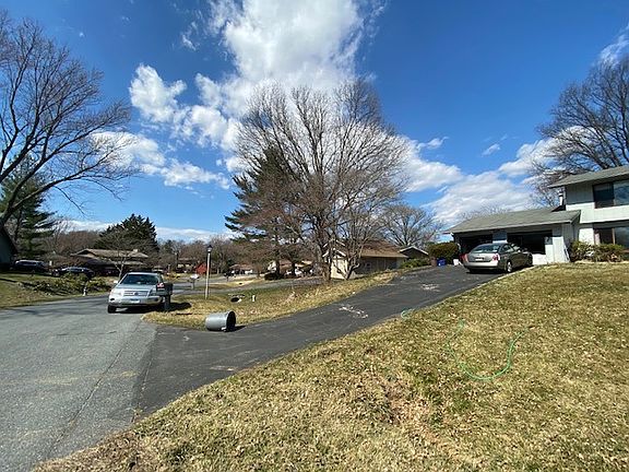 Exterior Neighborhood (street photo)