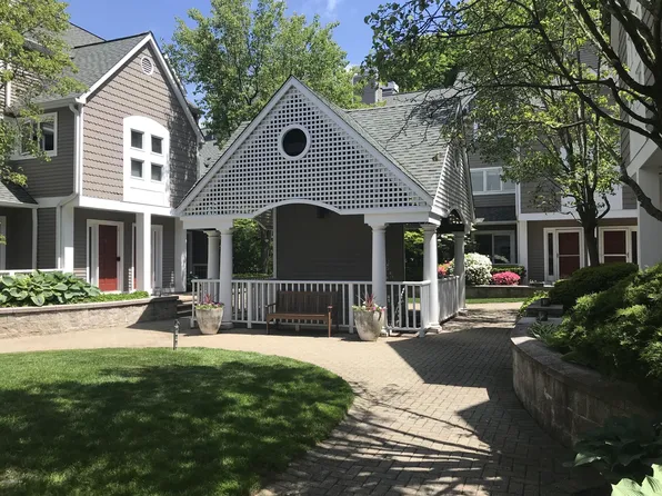 453 E Putnam Ave APT 3C, Cos Cob, CT 06807